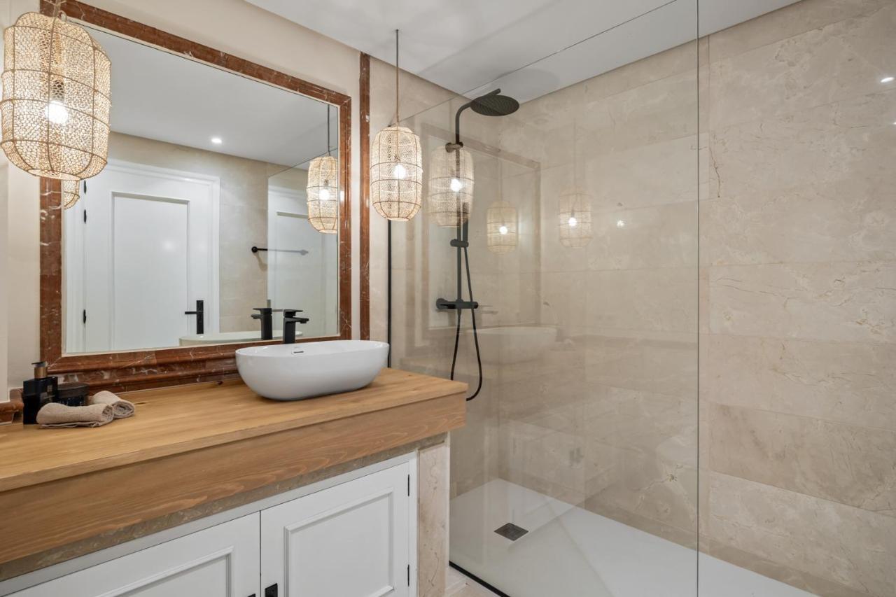 Villa Vacation I Vasari, Near Marina, Private Pool, Rooftop Views, Big Groups *
