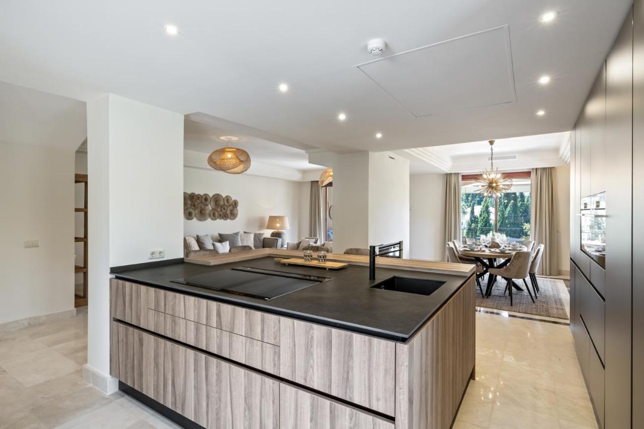 Villa Vacation I Vasari, Near Marina, Private Pool, Rooftop Views, Big Groups