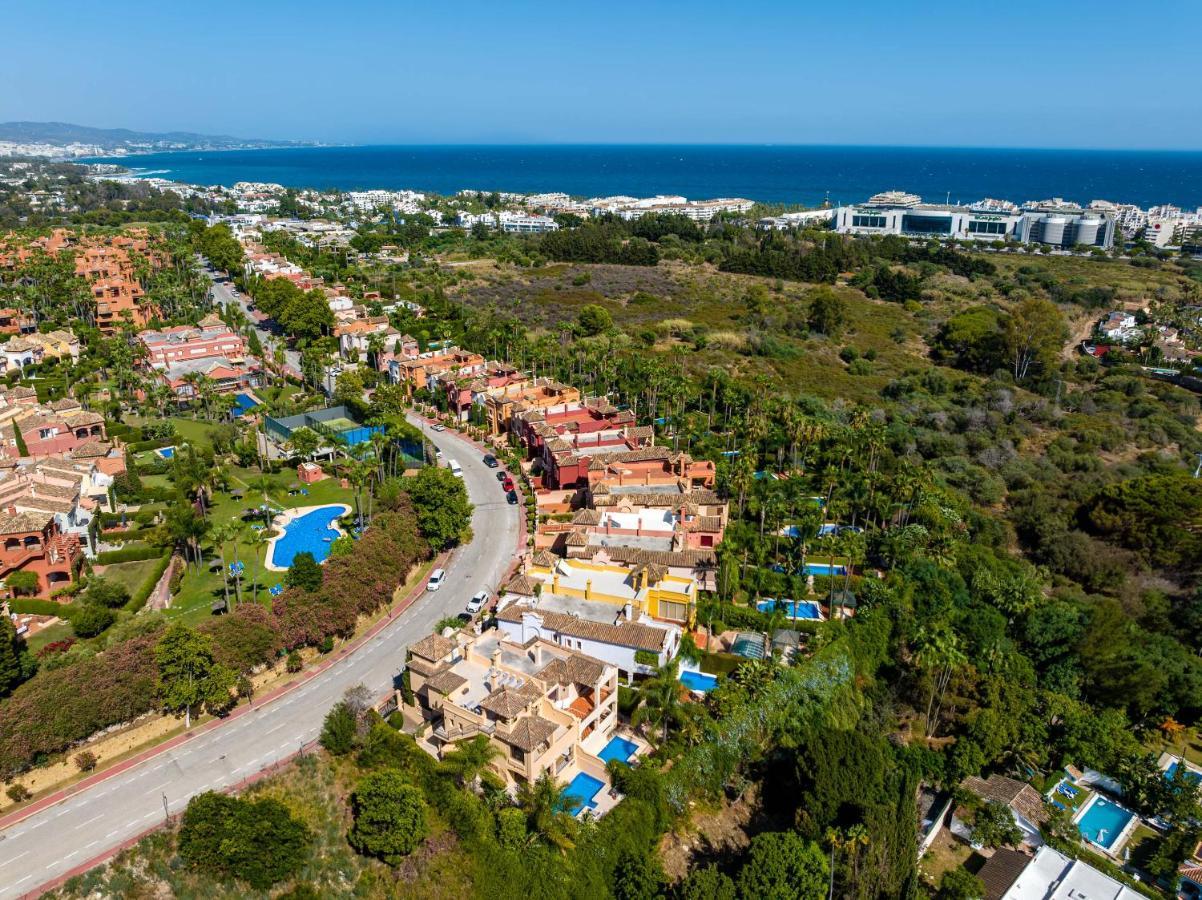 Villa Vacation I Vasari, Near Marina, Private Pool, Rooftop Views, Big Groups