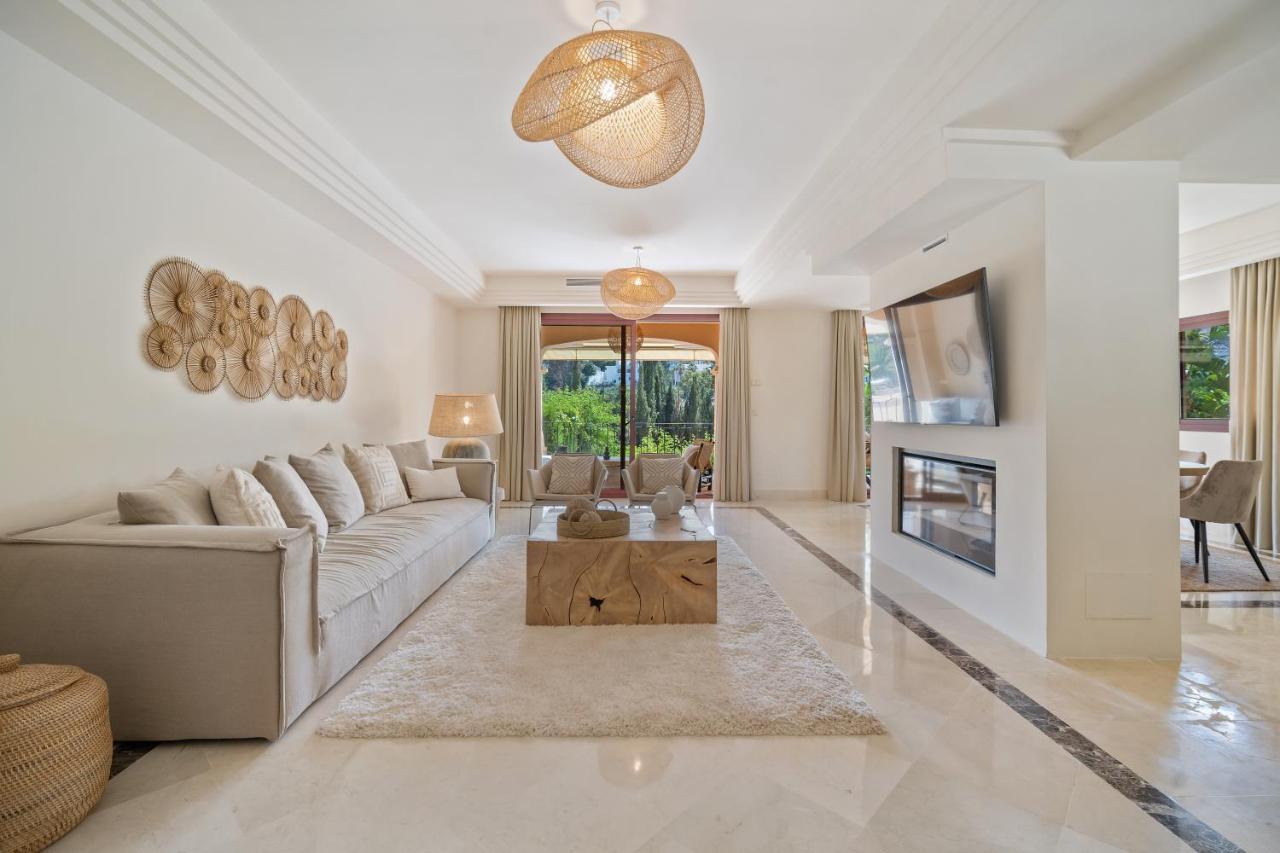 Vacation I Vasari, Near Marina, Private Pool, Rooftop Views, Big Groups * Marbella
