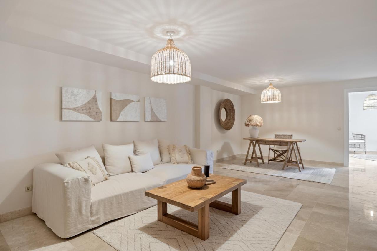 Vacation I Vasari, Near Marina, Private Pool, Rooftop Views, Big Groups Villa *