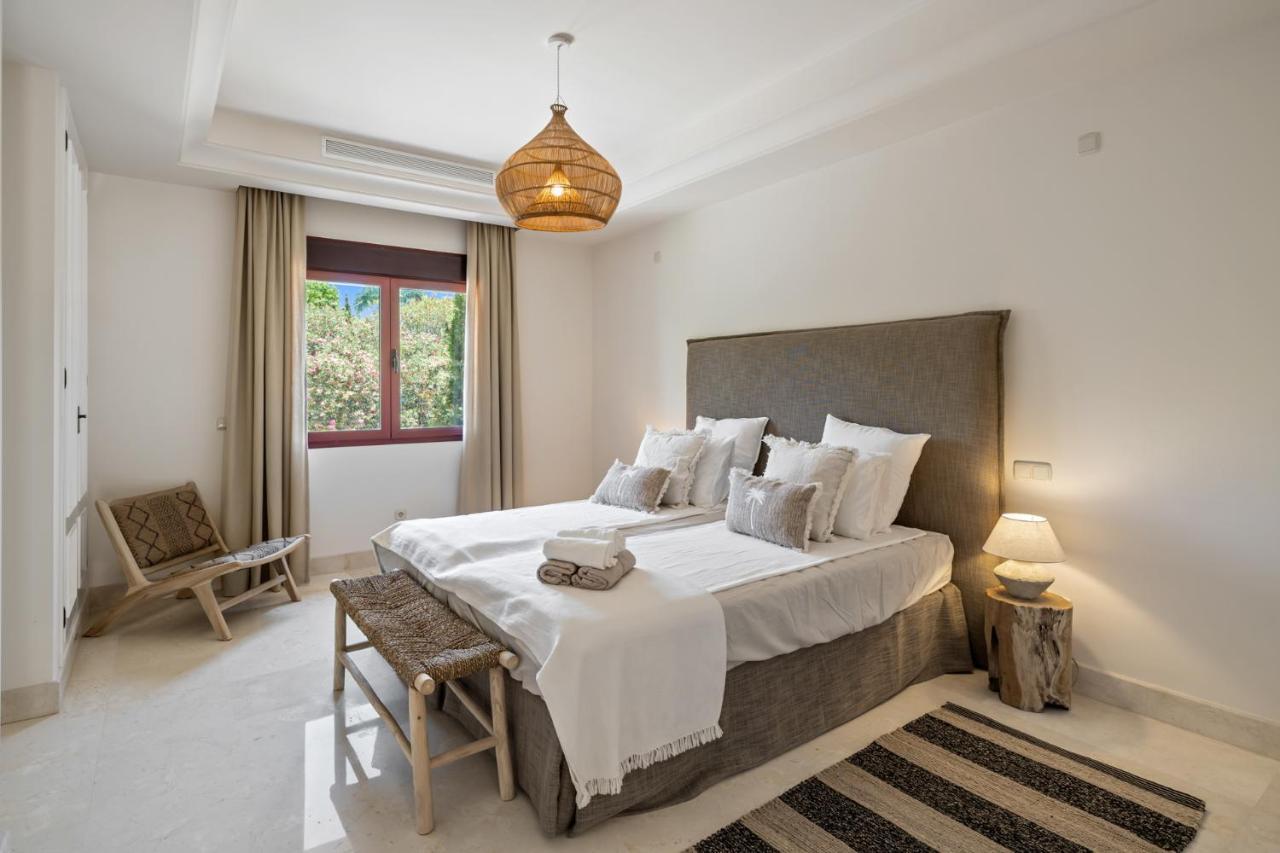 Vacation I Vasari, Near Marina, Private Pool, Rooftop Views, Big Groups Marbella