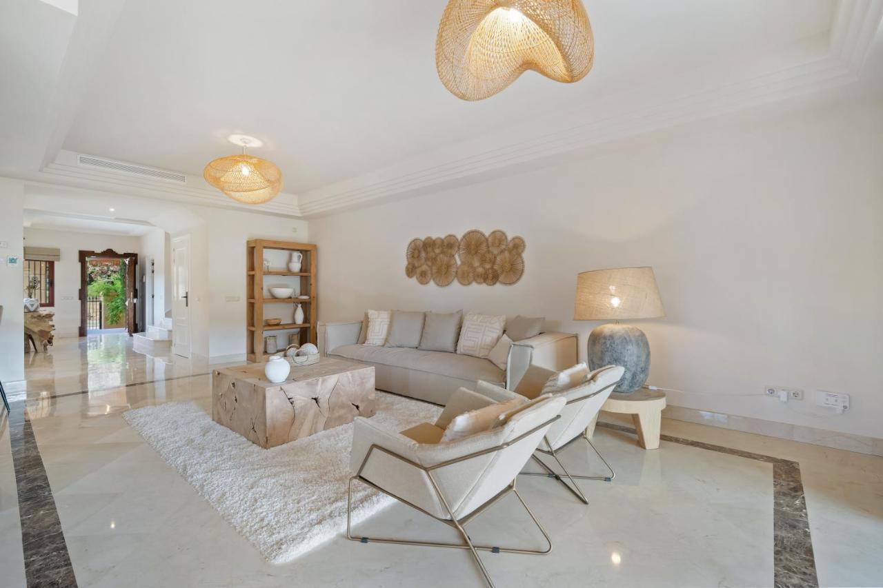 Vacation I Vasari, Near Marina, Private Pool, Rooftop Views, Big Groups Marbella