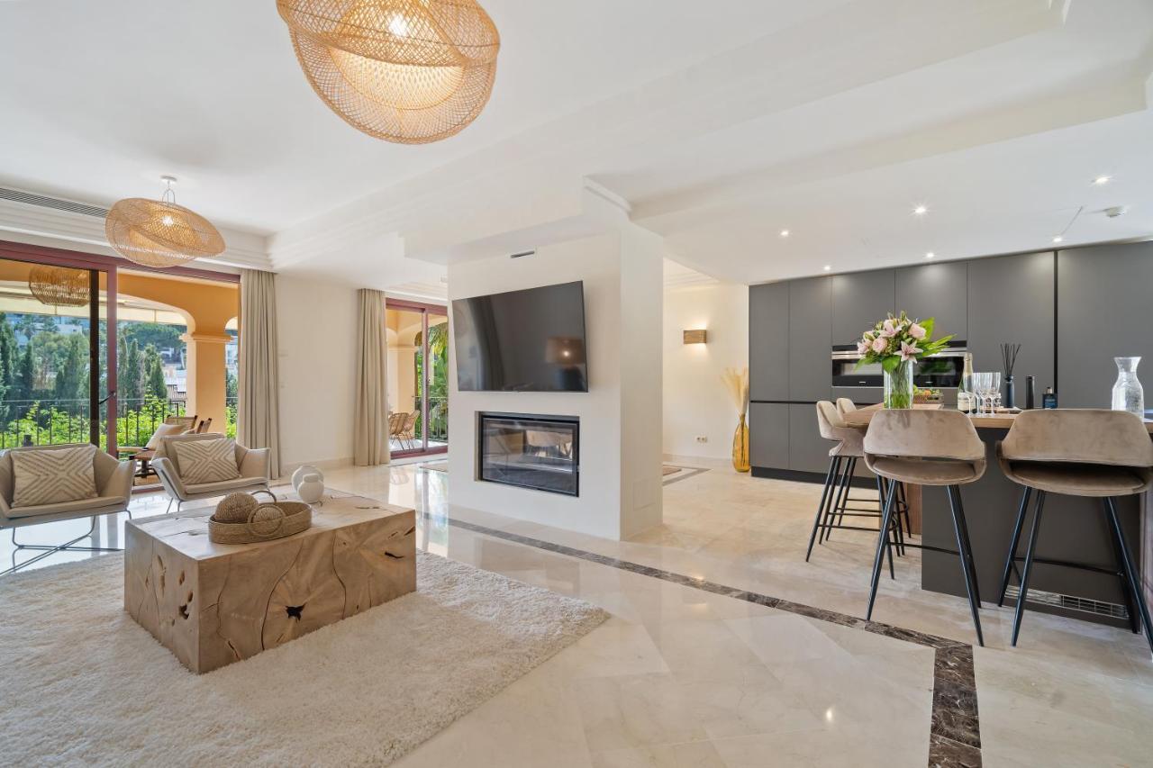 Vacation I Vasari, Near Marina, Private Pool, Rooftop Views, Big Groups Marbella