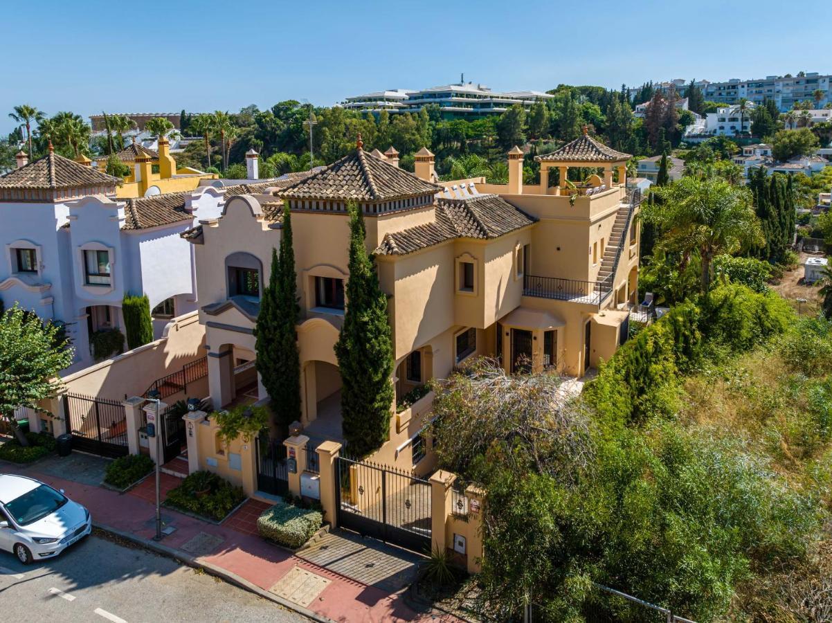 Vacation I Vasari, Near Marina, Private Pool, Rooftop Views, Big Groups Villa *