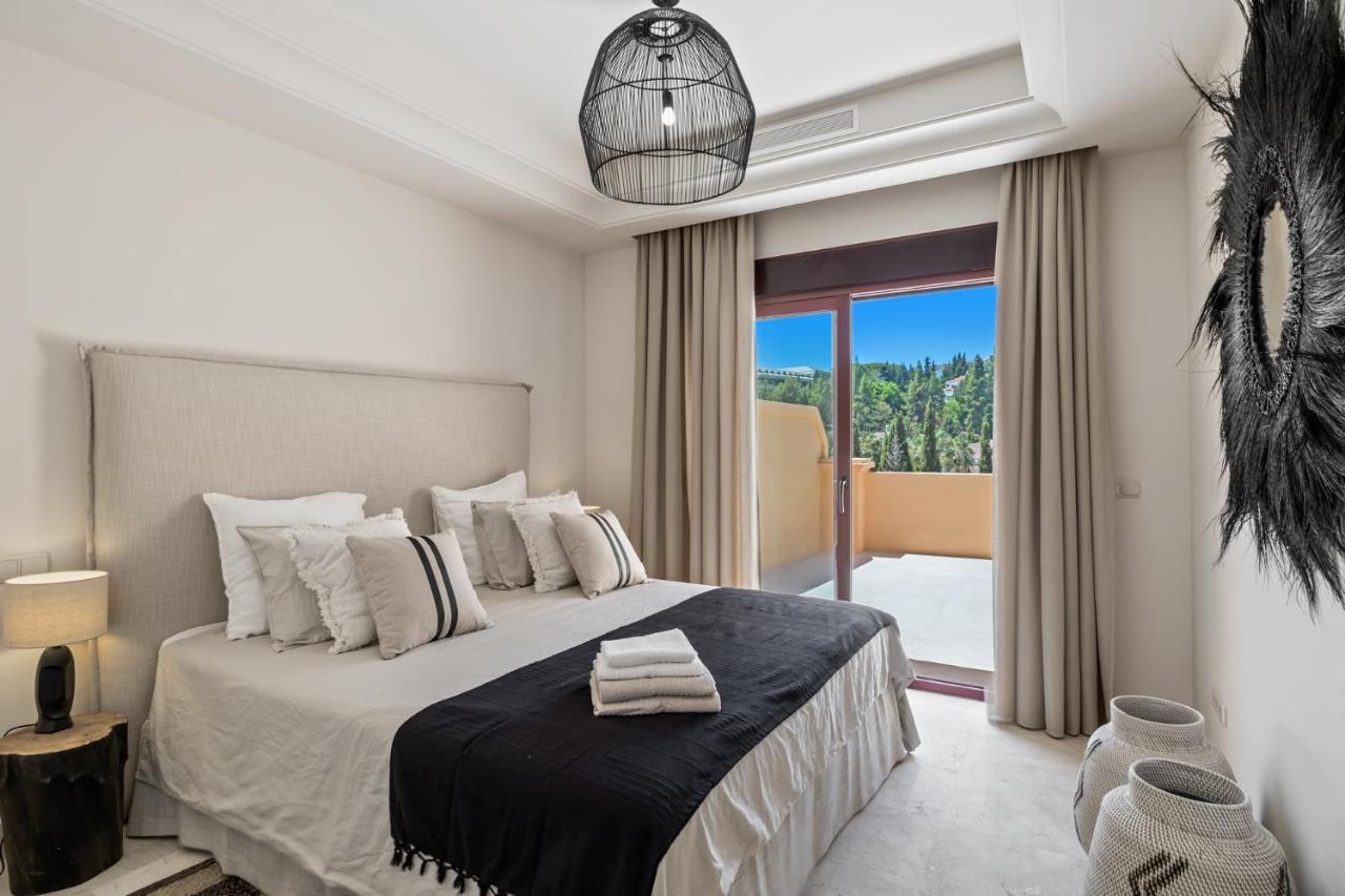 Vacation I Vasari, Near Marina, Private Pool, Rooftop Views, Big Groups Marbella