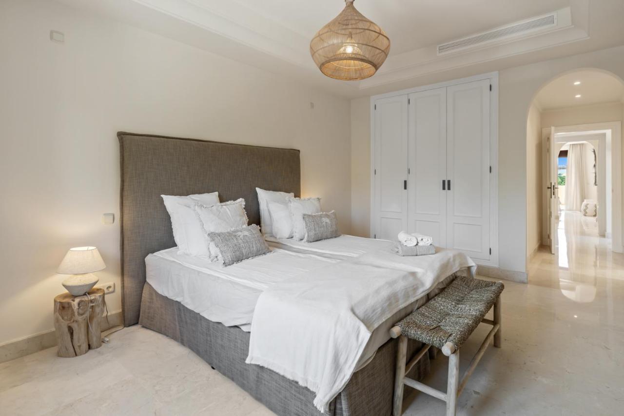 Villa Vacation I Vasari, Near Marina, Private Pool, Rooftop Views, Big Groups