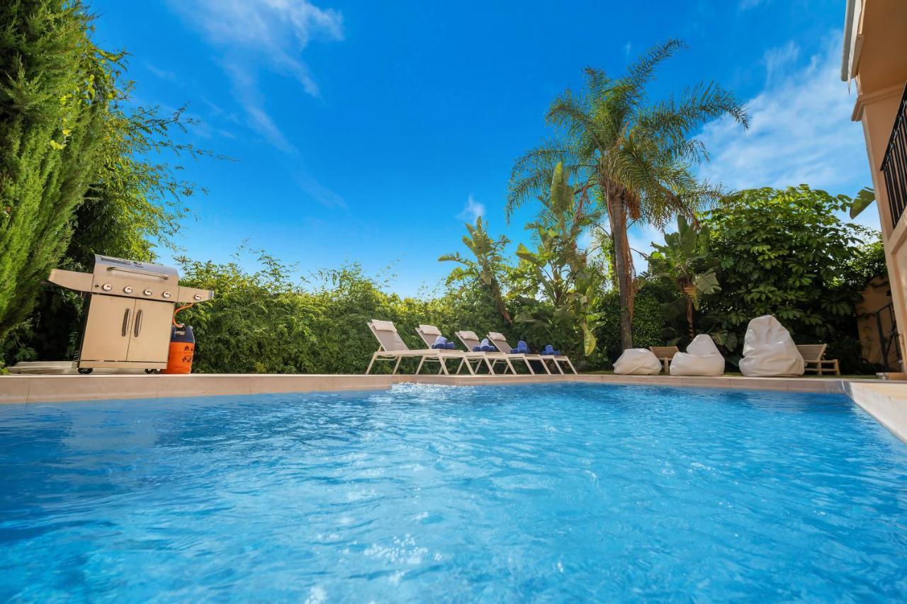 Vacation I Vasari, Near Marina, Private Pool, Rooftop Views, Big Groups Villa *